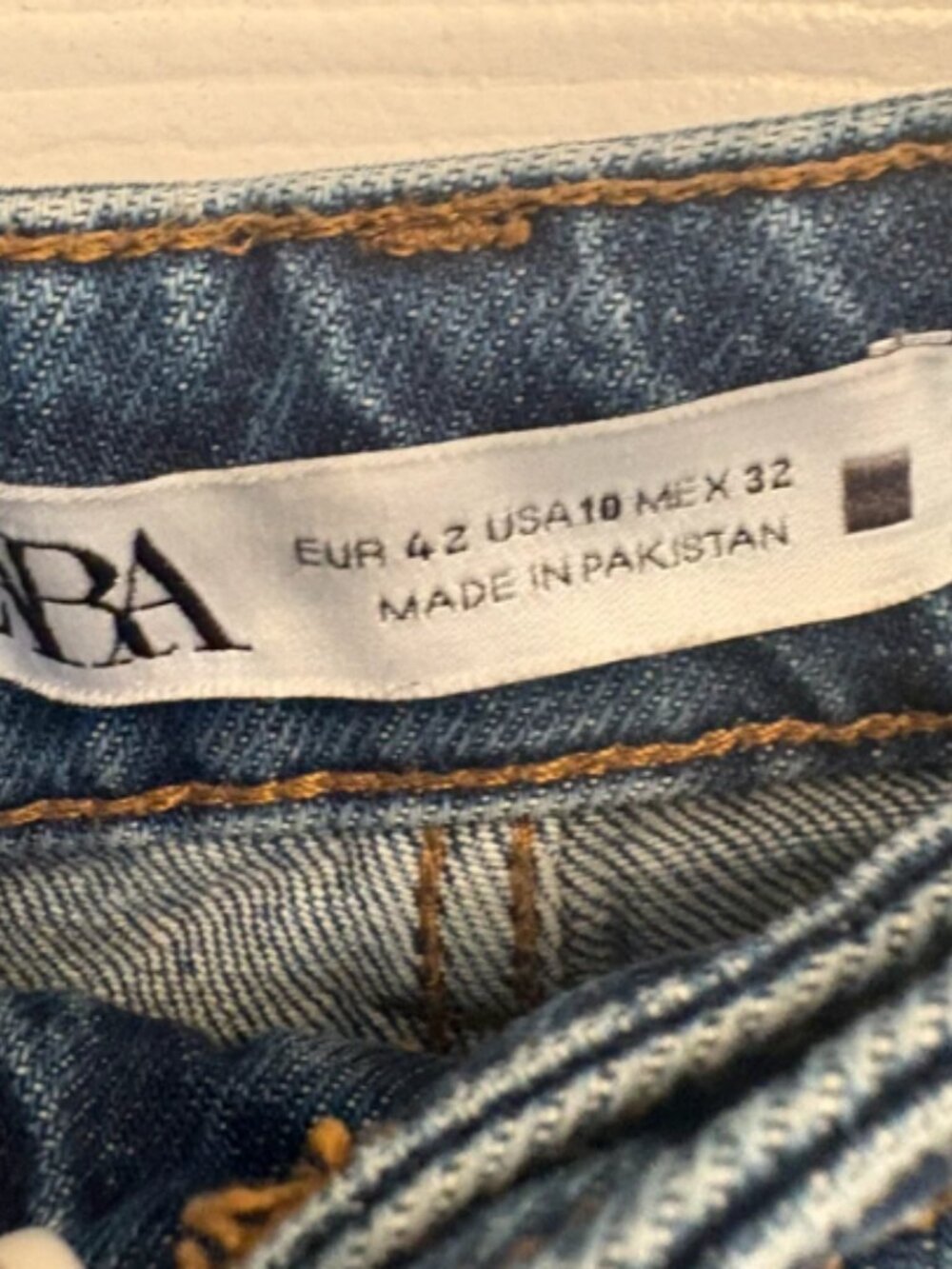 ZARA High Rise Denim Shorts – Blue – Size 10 (EU 42) 👖💙 - Picture 4 of 4